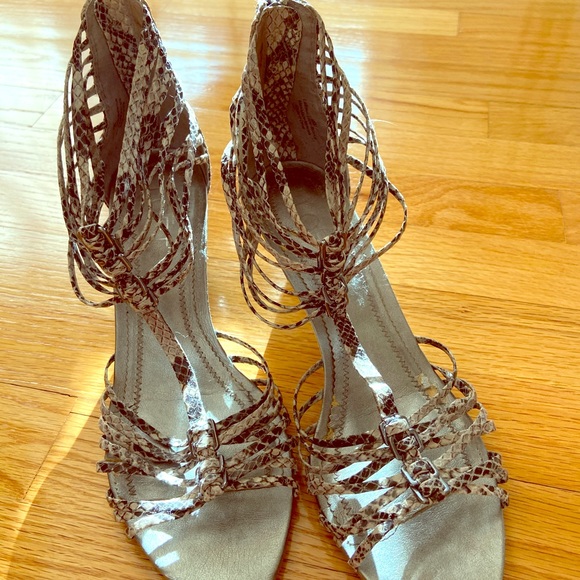 LOFT Strappy Wedge Sandal - Picture 3 of 6